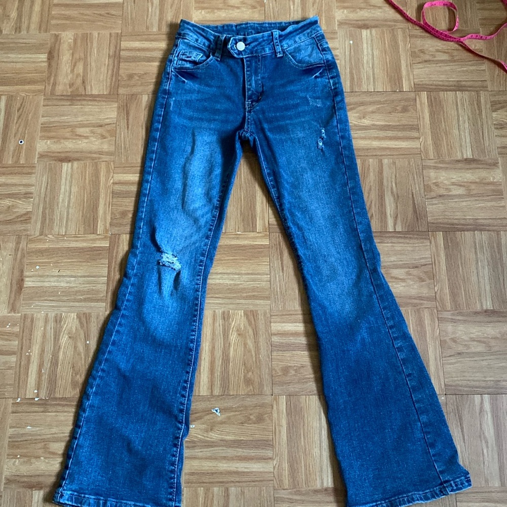 medium wash mid-rise flare jeans (distressed)